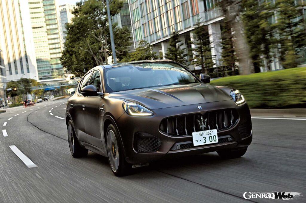 搭載されるパワートレインは300PSを発揮する2.0リッター4気筒ターボ＋マイルドハイブリッド。