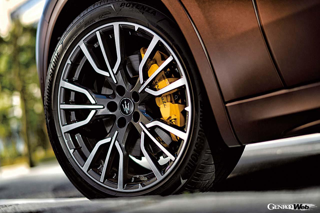 試乗車にはオプションのエアサスと可変ダンパーが装着されており、乗り心地も上々だ。