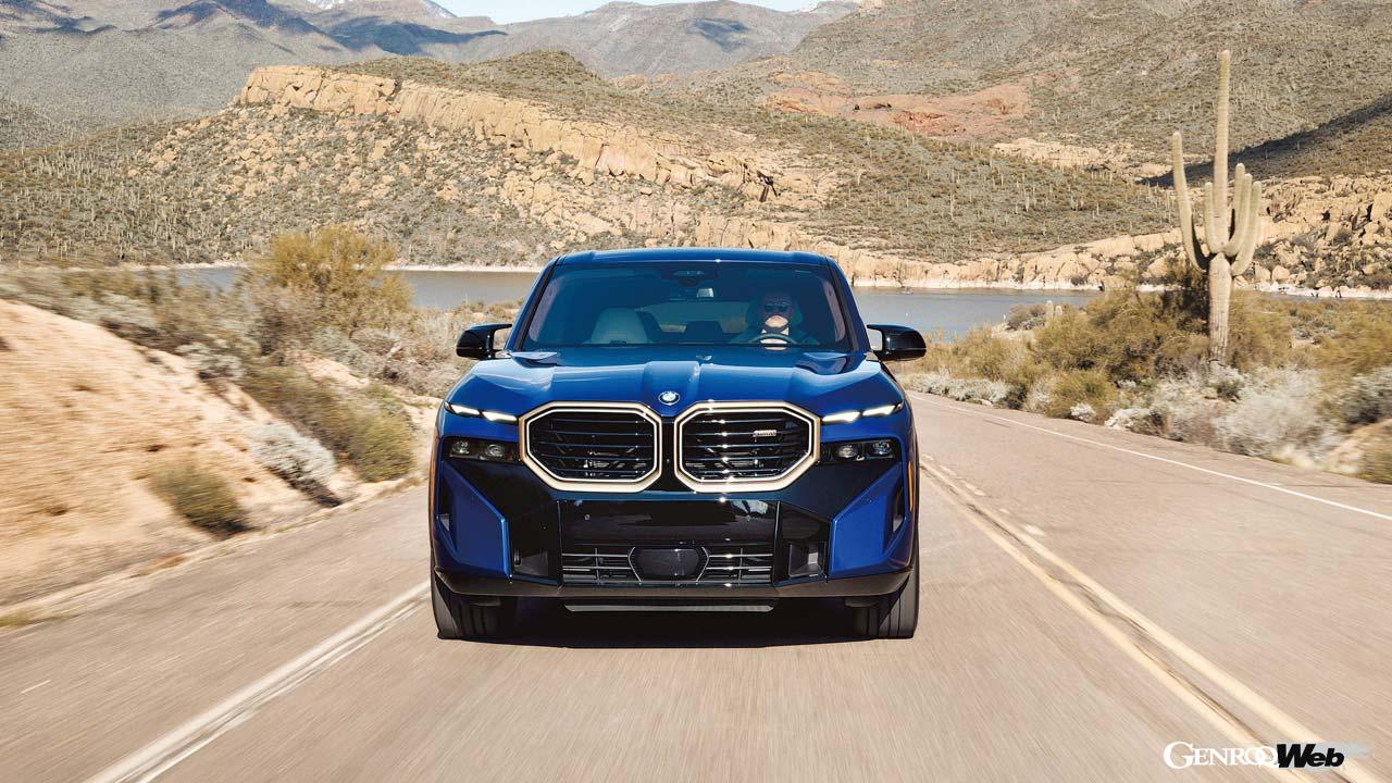 車台はX7をベースとしている。シャシー系ではバリアブルレシオステアリングとリヤアクスルステアを統合制御するインテグレイテッド・アクティブ・ステアリングと48Vアンチロールシステムが投入されている。