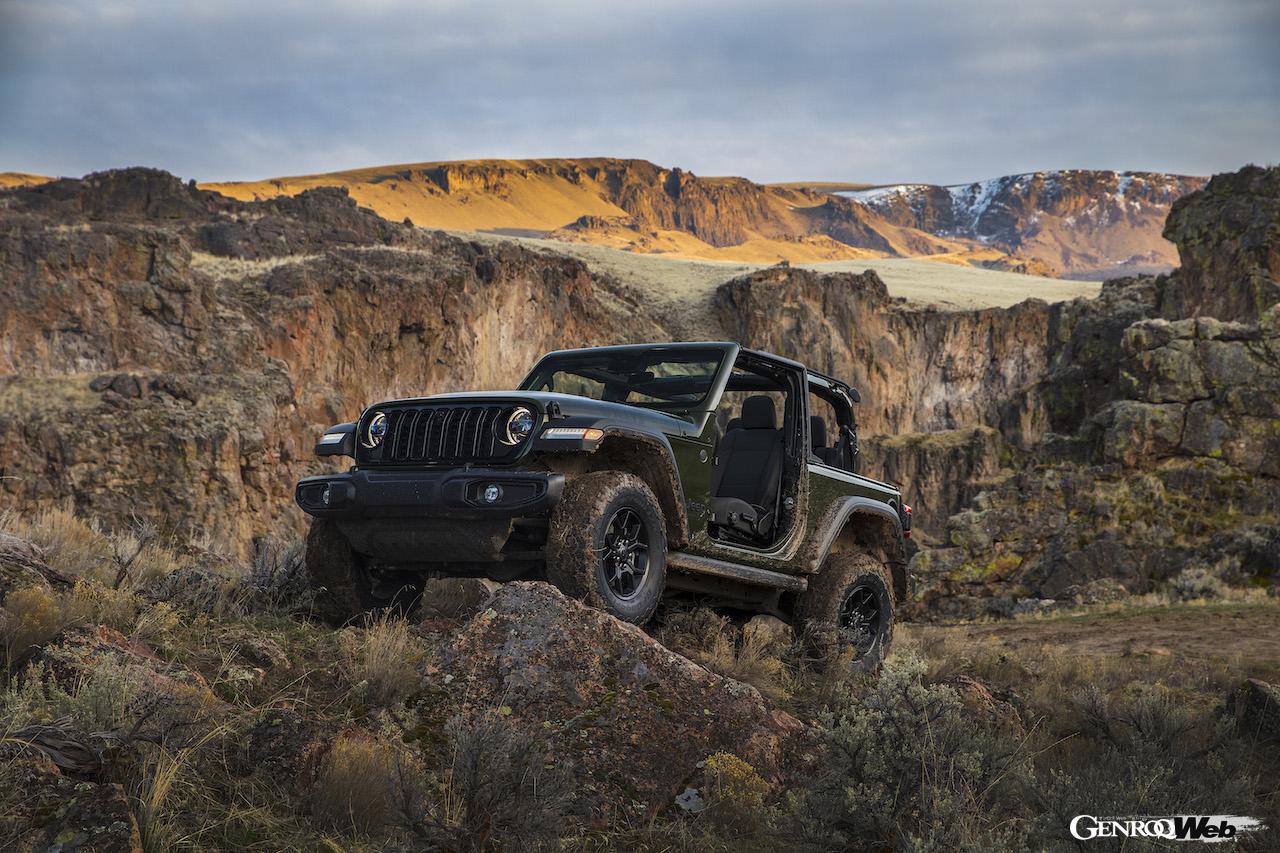 2024年モデル「ジープ ラングラー」のオフロード走行シーン。