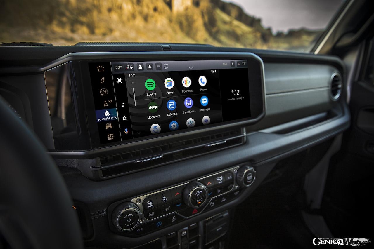 2024年モデル「ジープ ラングラー」のインテリア。