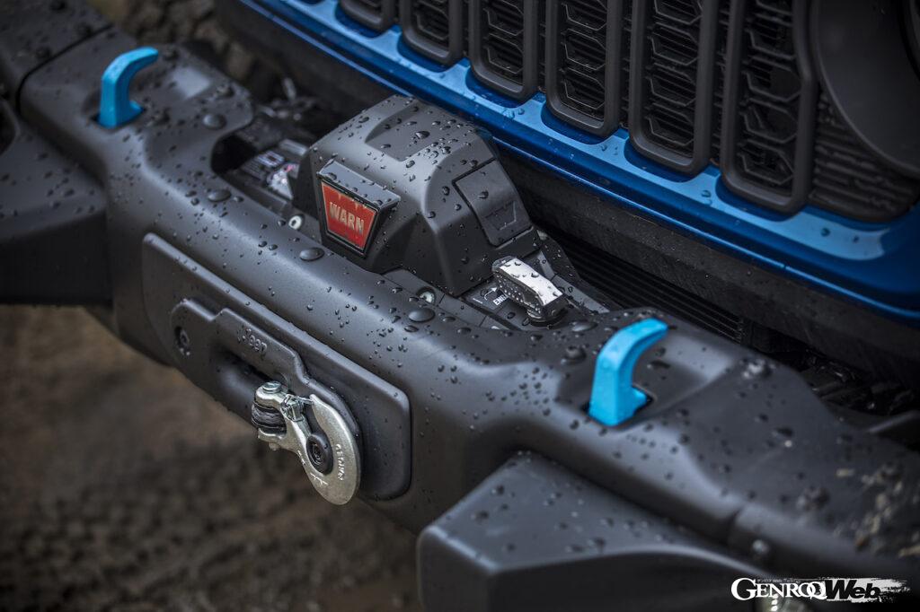 2024年モデル「ジープ ラングラー」に標準搭載されたウォーン・インダストリー社製ウィンチ。