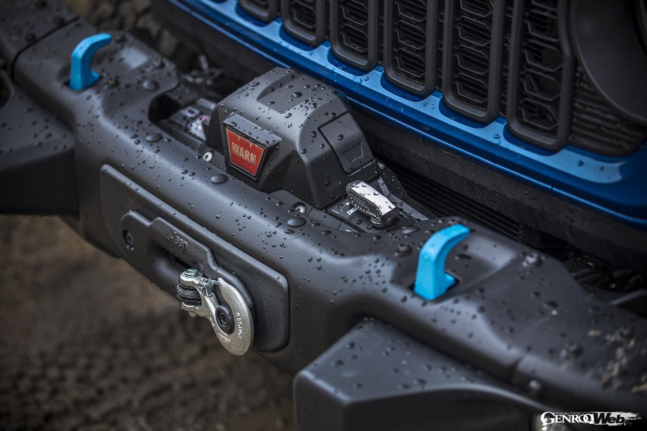 2024年モデル「ジープ ラングラー」に標準搭載されたウォーン・インダストリー社製ウィンチ。
