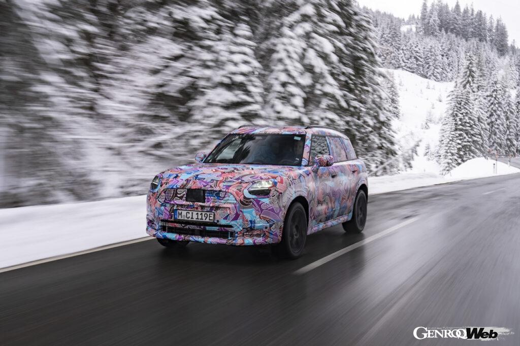 デビューに向けて、精力的にテストを続ける、新型「MINI カントリーマン」。