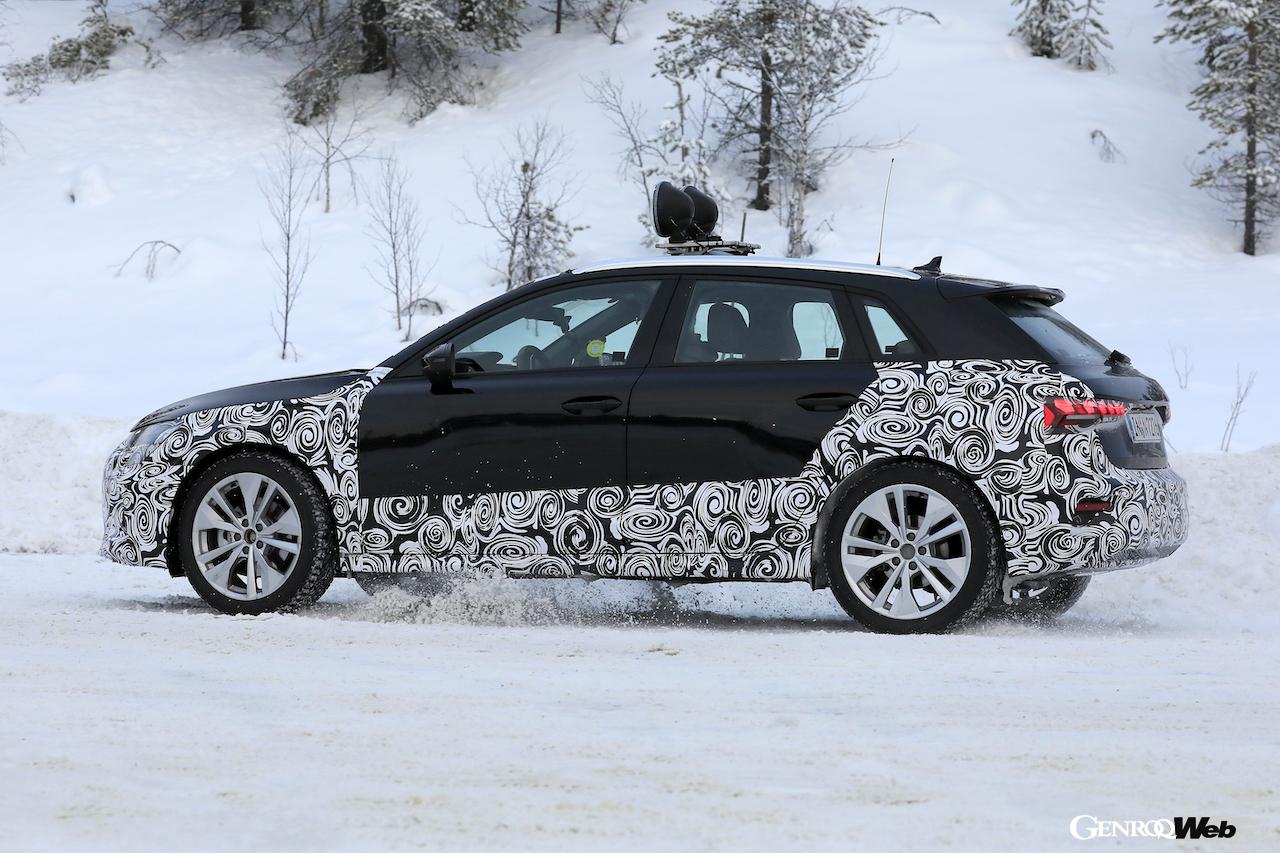 軽めのカモフラージュで、公道テストを行うアウディ A3のフェイスリフト仕様。