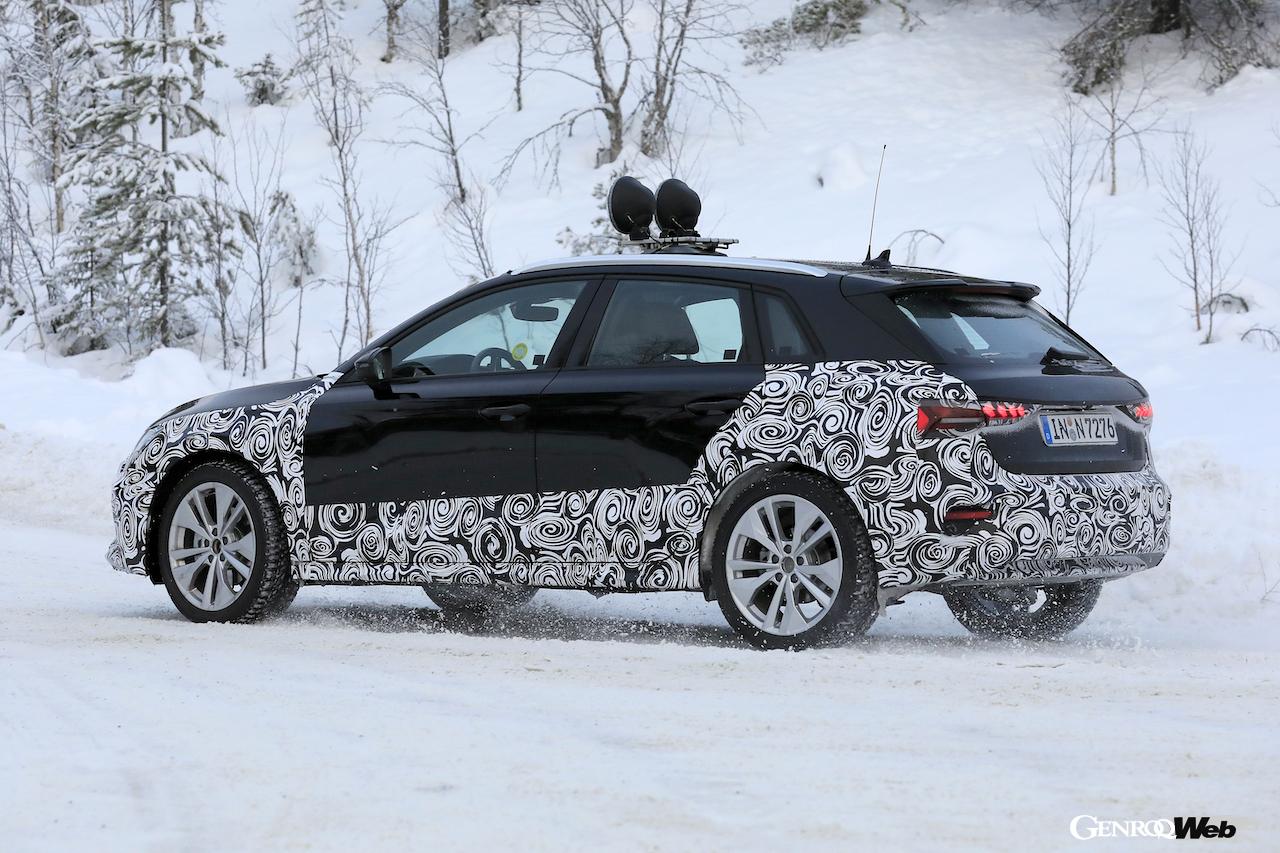 軽めのカモフラージュで、公道テストを行うアウディ A3のフェイスリフト仕様。