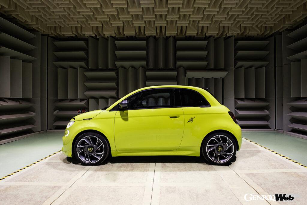 フル電動ホットハッチとしてデビューした「アバルト 500e」でも、アバルト製ガソリンエンジンのサウンドを楽しむべく、サウンド・デザイン・スタジオの強力を得て、サウンド・ジェネレーター・システムが開発された。