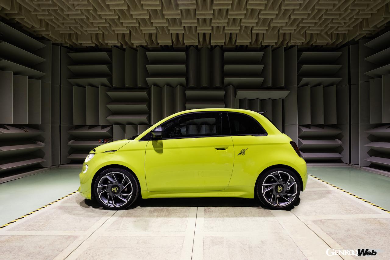 フル電動ホットハッチとしてデビューした「アバルト 500e」でも、アバルト製ガソリンエンジンのサウンドを楽しむべく、サウンド・デザイン・スタジオの強力を得て、サウンド・ジェネレーター・システムが開発された。