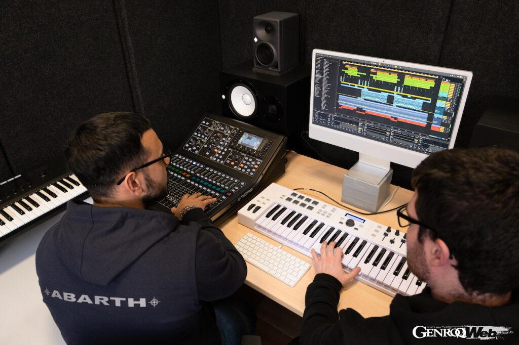 アバルト 500eの「サウンド・ジェネレーター・システム」に実装されたエンジンサウンドの開発は、2年半、のべ6000時間が掛けられている。