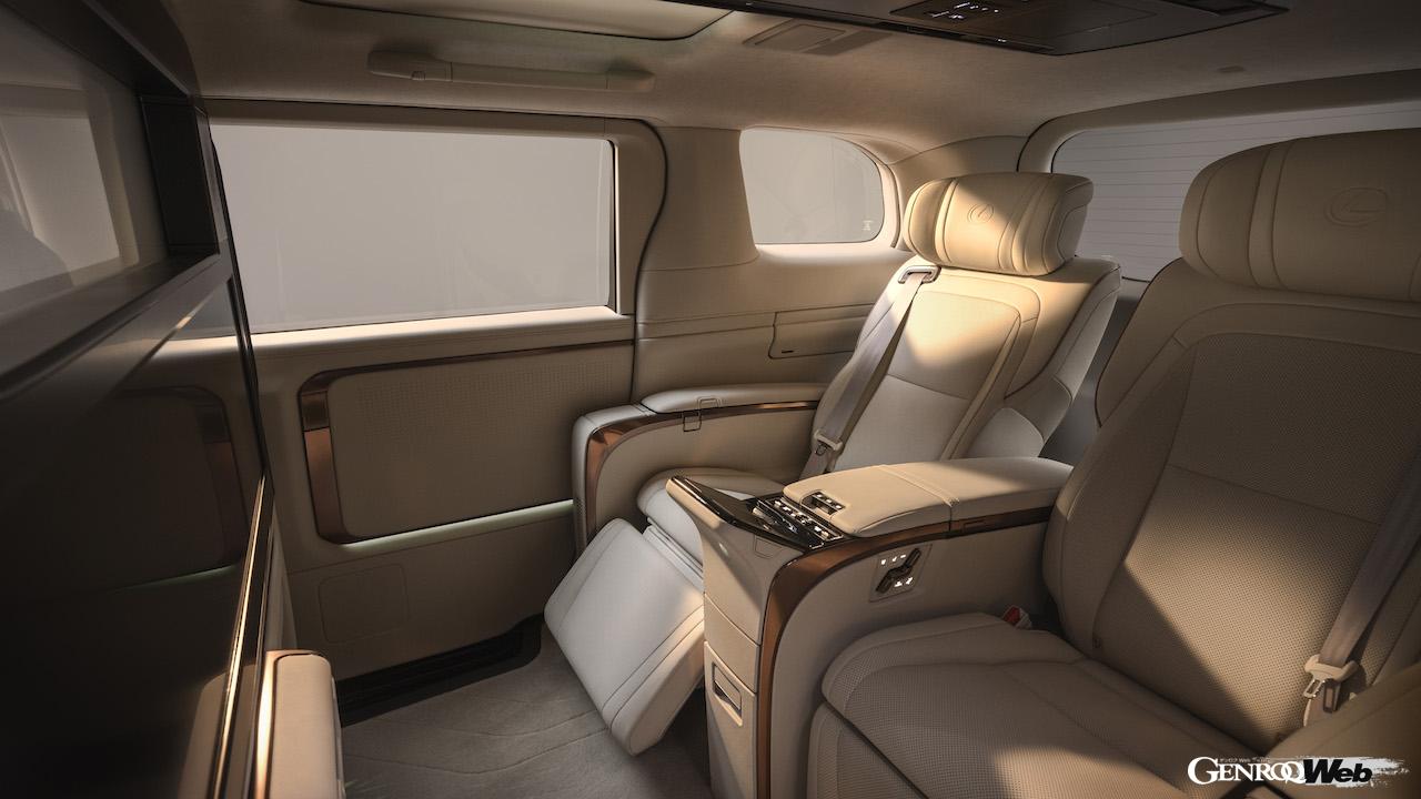 上海モーターショーで公開された、2代目「レクサス LM」4座仕様のインテリア。