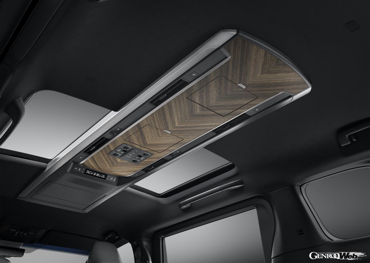 上海モーターショーで公開された、2代目「レクサス LM」のインテリア。