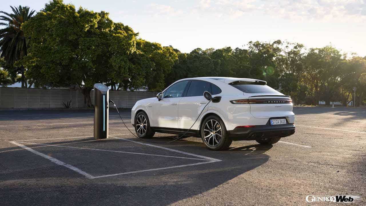 充電中の新型「ポルシェ カイエンE-ハイブリッド」。