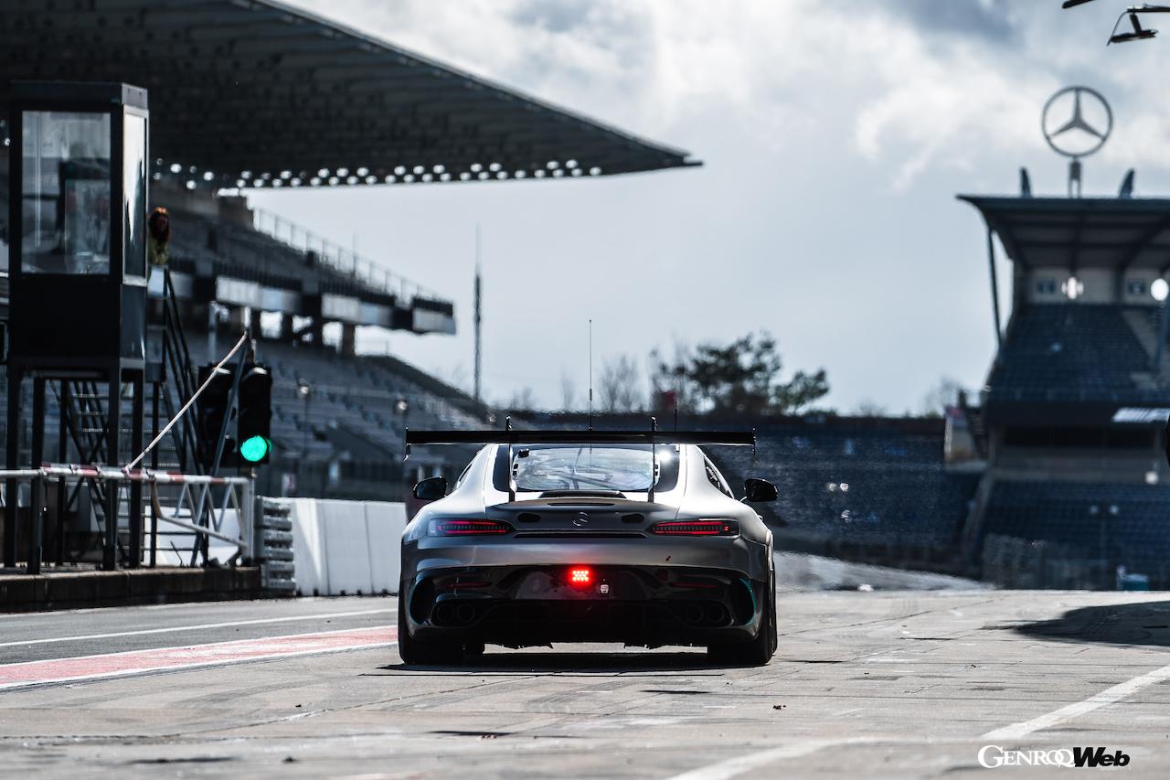 GT3を上まわる最強のカスタマーカーとして開発された「メルセデスAMG GT2」。