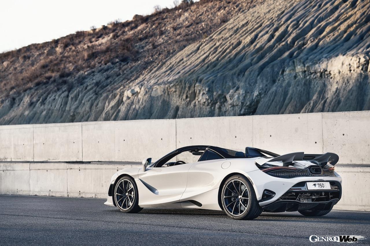 大幅な進化を果たしたミッドシップスーパースポーツ「マクラーレン 750S」のエクステリア。