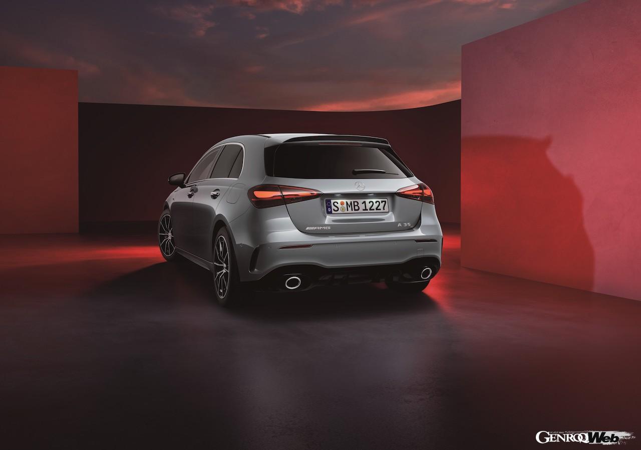 メルセデス・ベンツのエントリーモデルAクラスは、5ドアハチバックと4ドアセダンをラインアップ。今回、ハイパフォーマンス仕様として、コンパクトなボディをベースに、内外装が刷新された。