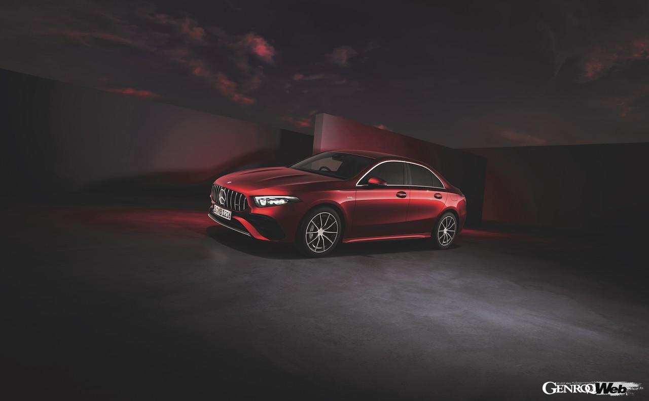 AクラスとAクラス セダンに設定される「A 35 4MATIC」には、2.0リッター直列4気筒ターボエンジン「M260」にマイルドハイブリッドシステムが組み合わせられた。