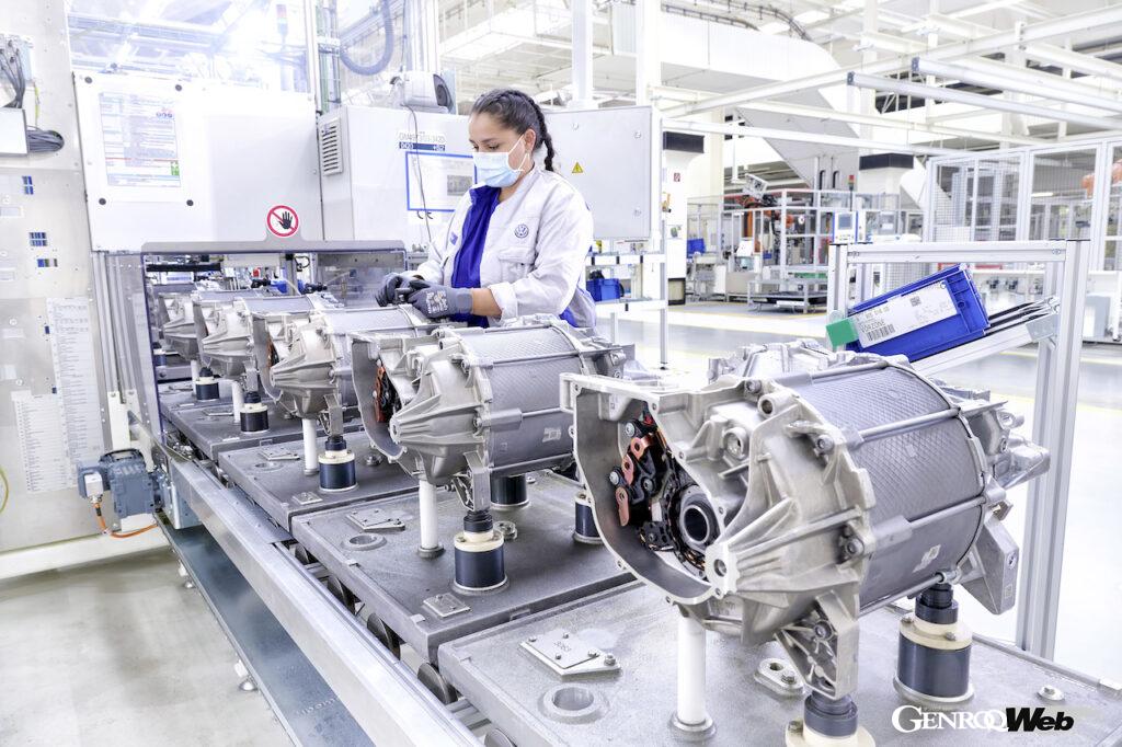 上海モーターショーにおいてワールドプレミアされた、フォルクスワーゲンのフラッグシップ電動サルーン「ID.7」。ID.7には、大幅なパワー&トルクアップを果たした、新開発の後輪駆動用ドライブトレイン「APP550」が搭載されている。