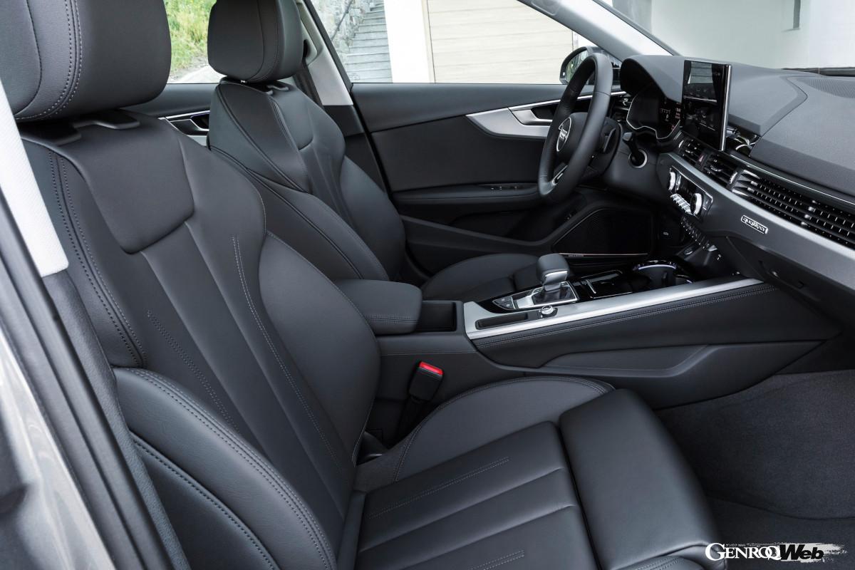 A4のインテリアは水平基調のラインがクリーンな印象を与える。一方のCクラスはセンターに配置される大型のメディアディスプレイが印象的だ。