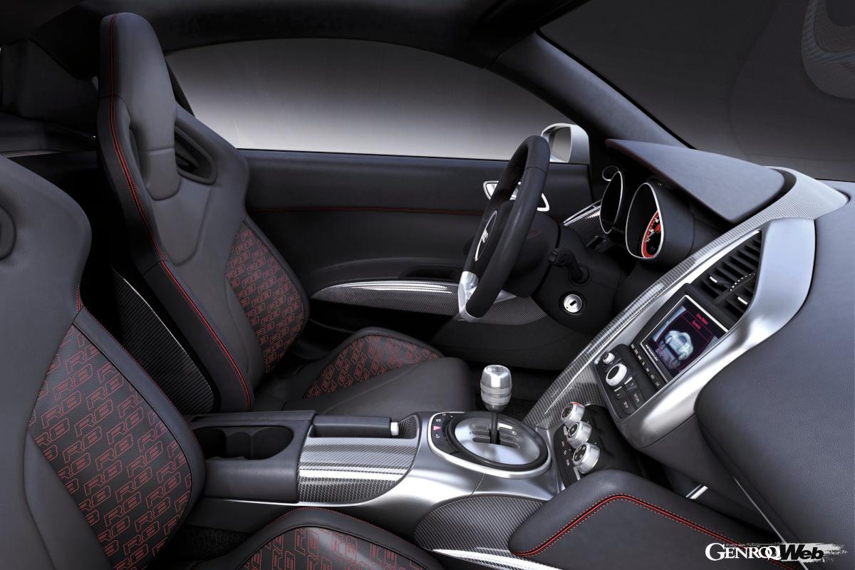 今でも語り草となることもある初代R8のMTモデル。クルマ好きの好むシフトフィールだった。