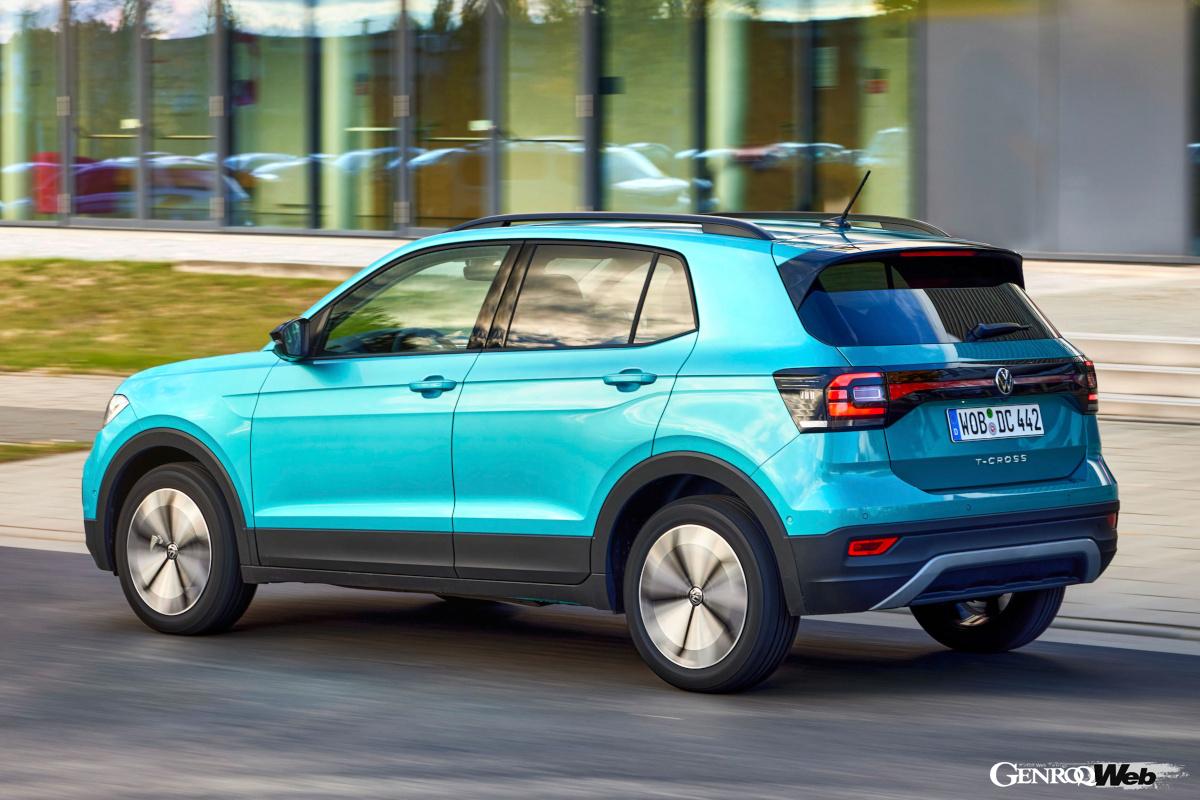 T-Crossは1.0リッター3気筒エンジン、2008は1.2リッター3気筒エンジンを搭載する。キャプチャーは1.3リッター直4ターボエンジンを搭載するモデルもラインナップするが、やはり注目は今回ピックアップしたハイブリッドモデルだ。