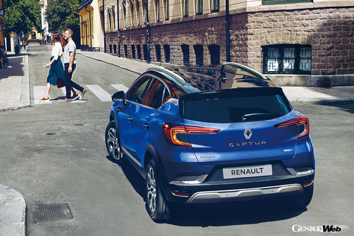 T-Crossは1.0リッター3気筒エンジン、2008は1.2リッター3気筒エンジンを搭載する。キャプチャーは1.3リッター直4ターボエンジンを搭載するモデルもラインナップするが、やはり注目は今回ピックアップしたハイブリッドモデルだ。