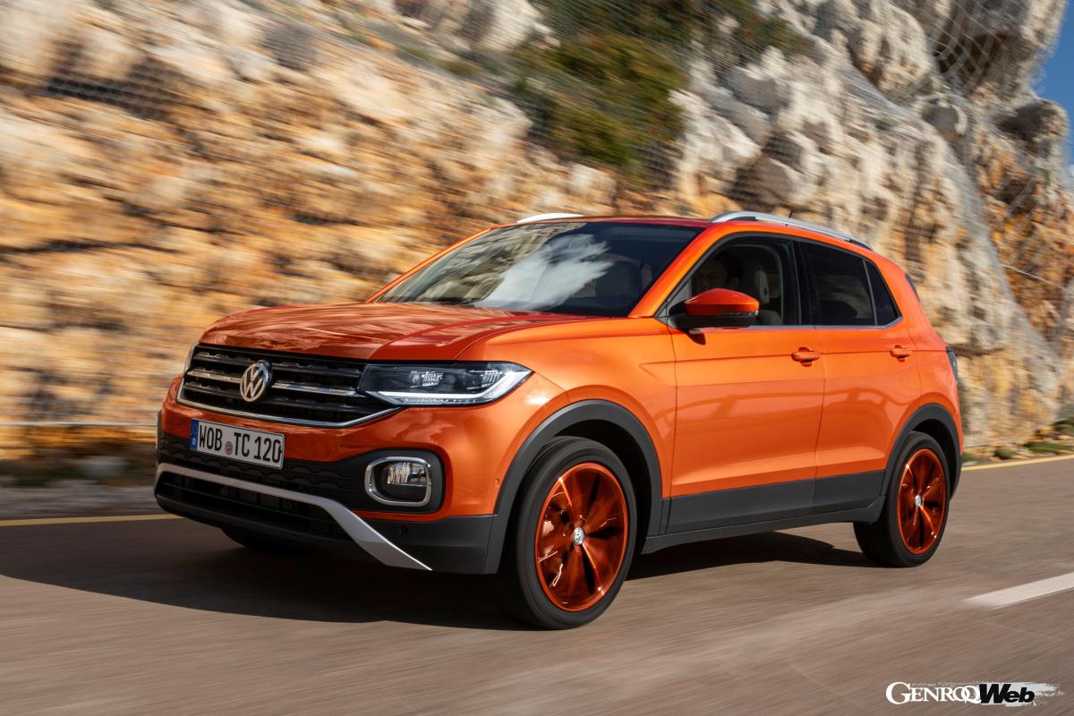 T-Crossは1.0リッター3気筒エンジン、2008は1.2リッター3気筒エンジンを搭載する。キャプチャーは1.3リッター直4ターボエンジンを搭載するモデルもラインナップするが、やはり注目は今回ピックアップしたハイブリッドモデルだ。