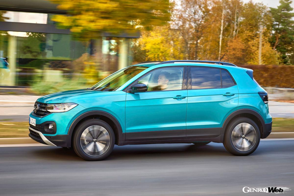 ガソリン車同士では、T-Crossが搭載する1.0リッター3気筒エンジンに対して、Q2が搭載する1.5リッター4気筒エンジンは最高出力で34PS、最大トルクで50Nm上回る。