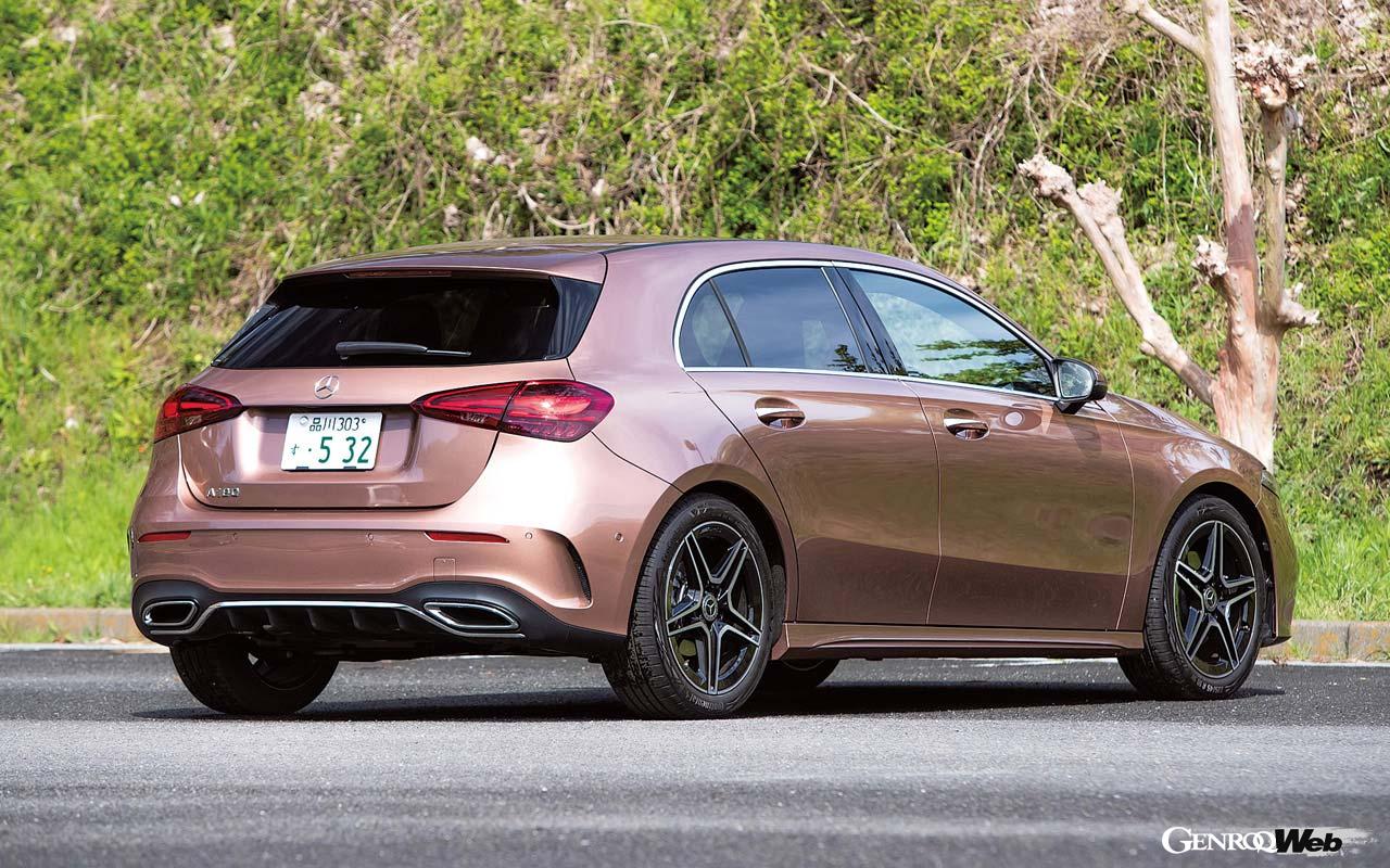 【1】オプションのAMGラインパッケージ（39万2000円）にすると18インチホイールに変更される。【2】ボンネットに刻まれた2本のパワードームがエクステリアで最大の特徴。【3】リヤディフューザーなどもスポーティの演出にひと役買っている。【4】1.3リッター直4ターボエンジンはキャリーオーバー。