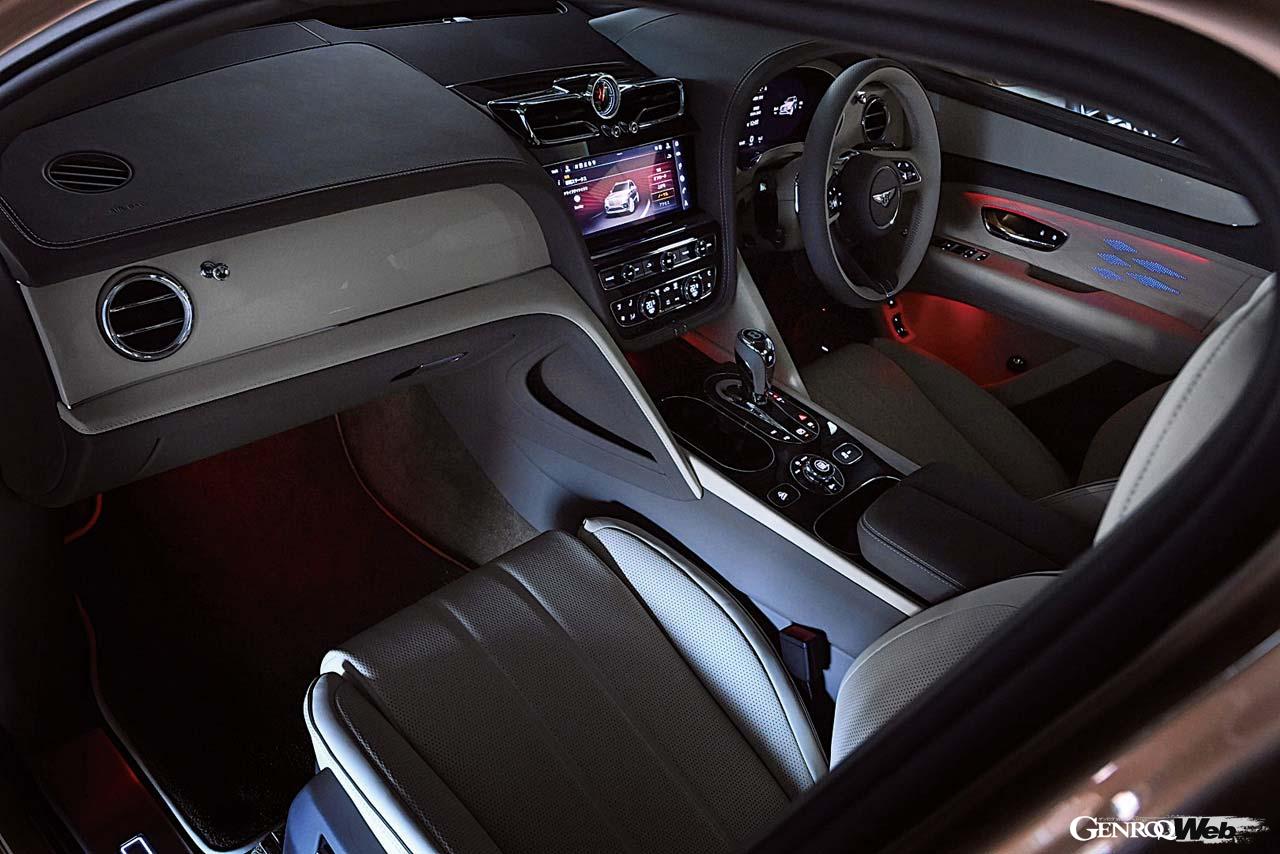 インパネのデザインは標準モデルと同様。シートのカラーやステッチ、パネルの素材などはさまざまな種類から選択可能だ。