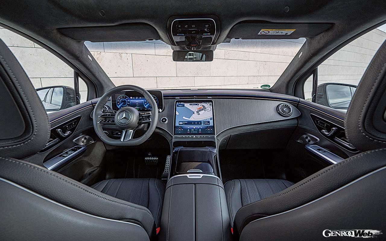 サステナビリティを重視するメルセデスだけに内装はレザーフリーのエレクトリックアートインテリアを標準装備。最新メルセデスの特徴でもあるMBUXハイパースクリーンはオプション。シートは前後2列のみの設定になる。