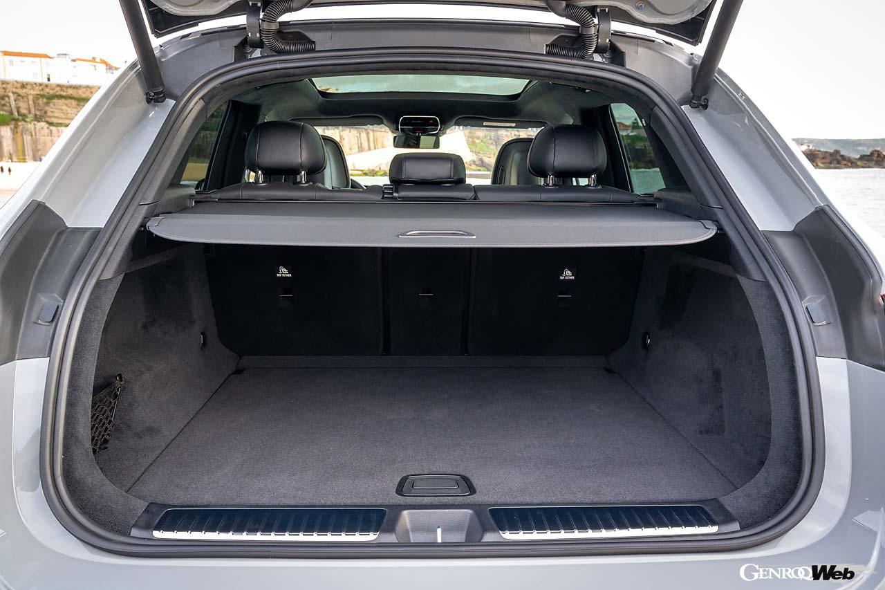 ラゲッジスペースは通常520リットル。最大で1675リットルまで拡張可能。オプションでAIRMATICエアサスペンションを選択できる。
