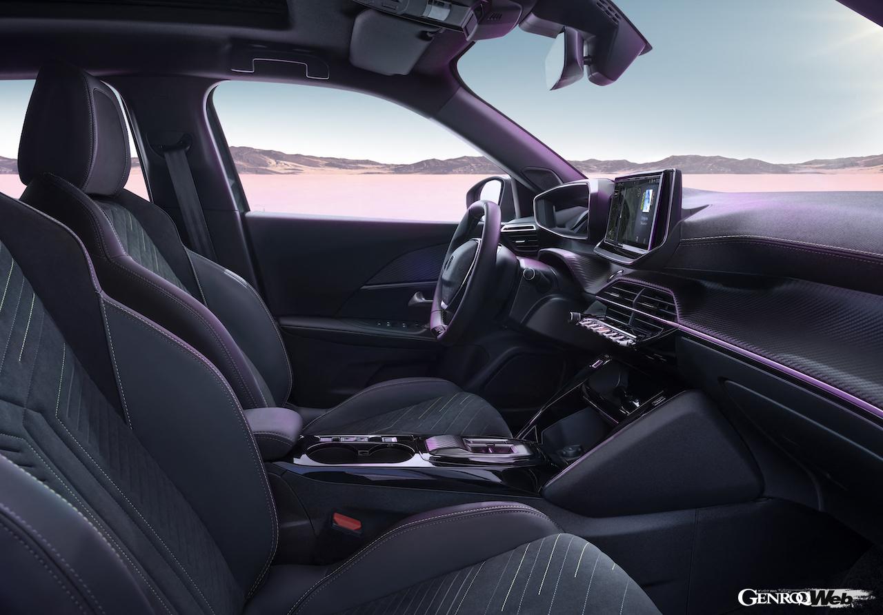 内外装をアップデートした「プジョー 2008」改良新型のインテリア。