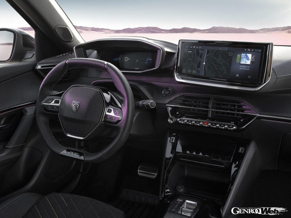 内外装をアップデートした「プジョー 2008」改良新型のインテリア。