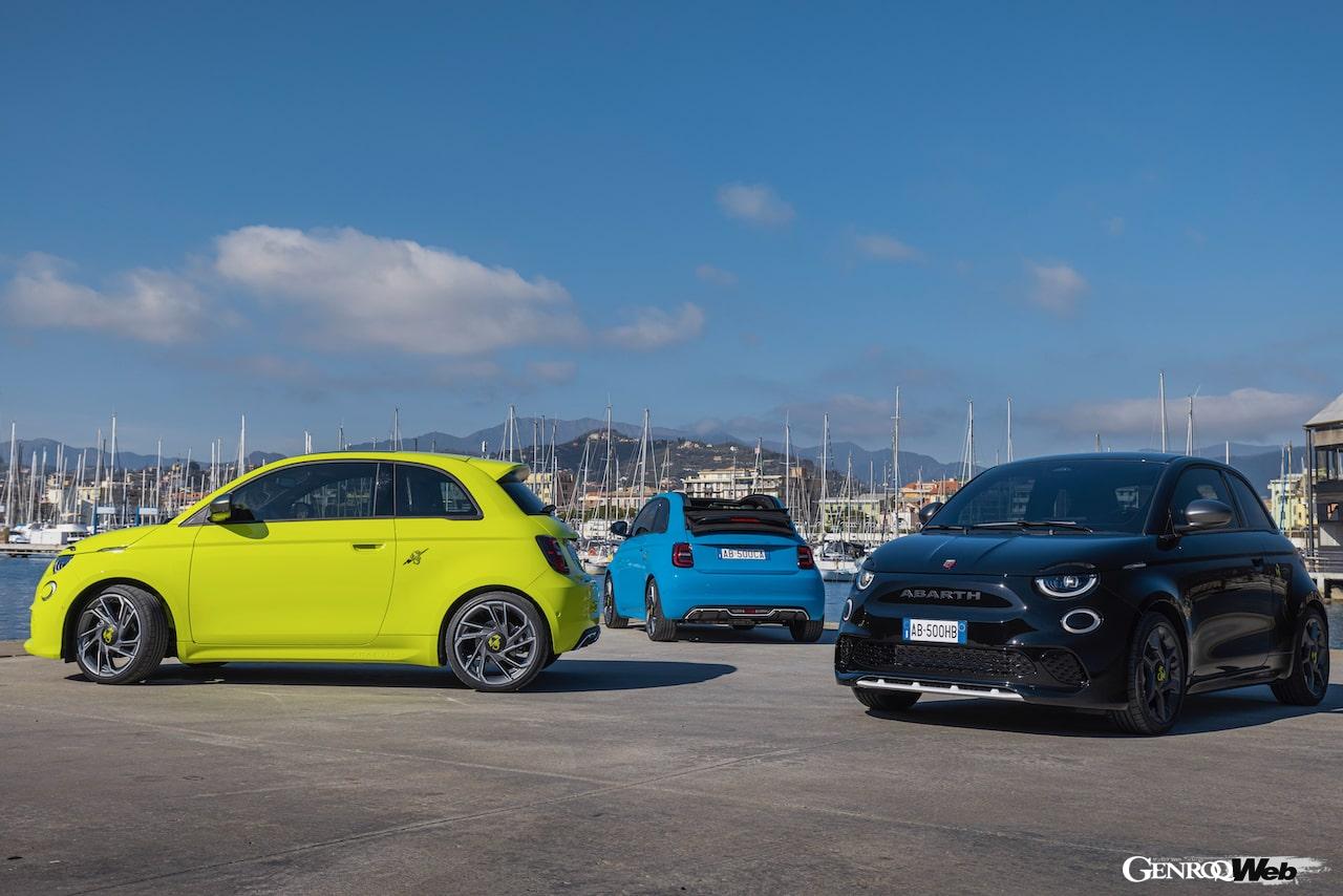 2022年に先行導入されたローンチ仕様の「500e スコーピオニッシマ」に続き、ヨーロッパにおいて「アバルト 500e」の通常ラインアップの販売が開始された。
