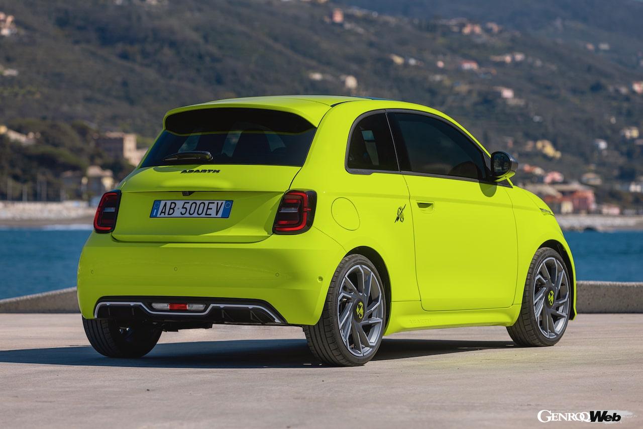 フル電動モデル「アバルト 500e ツーリズモ」のエクステリア。