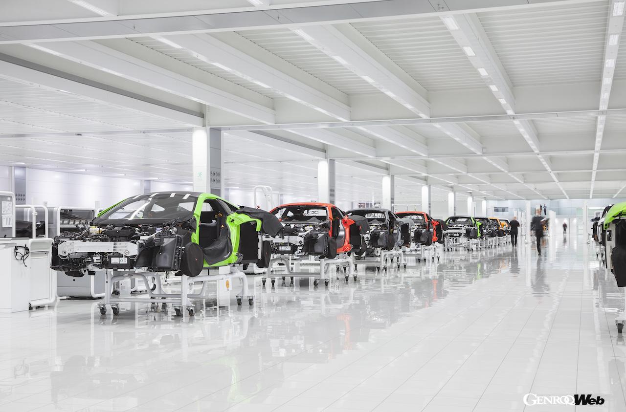 2011年以来、リカルドはマクラーレンが開発したパワートレインを、英国・ショアハム・バイ・シーのエンジン製造施設においてハンドメイドで製造してきた。