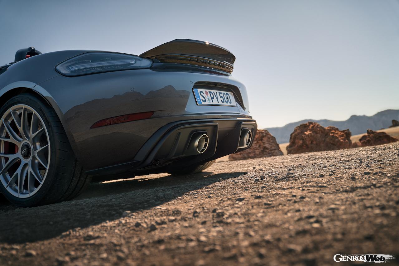 最高の走行性能を持つオープントップ・ミッドエンジンスポーツカーとして開発された「ポルシェ 718 スパイダー RS」。