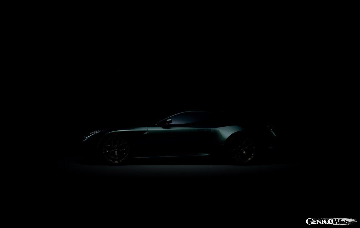 GTらしい伸びやかな2ドアクーペスタイルを予告している、アストンマーティンの新型スポーツカー。そのスタイルやスペックは、2023年5月24日に明かされる。