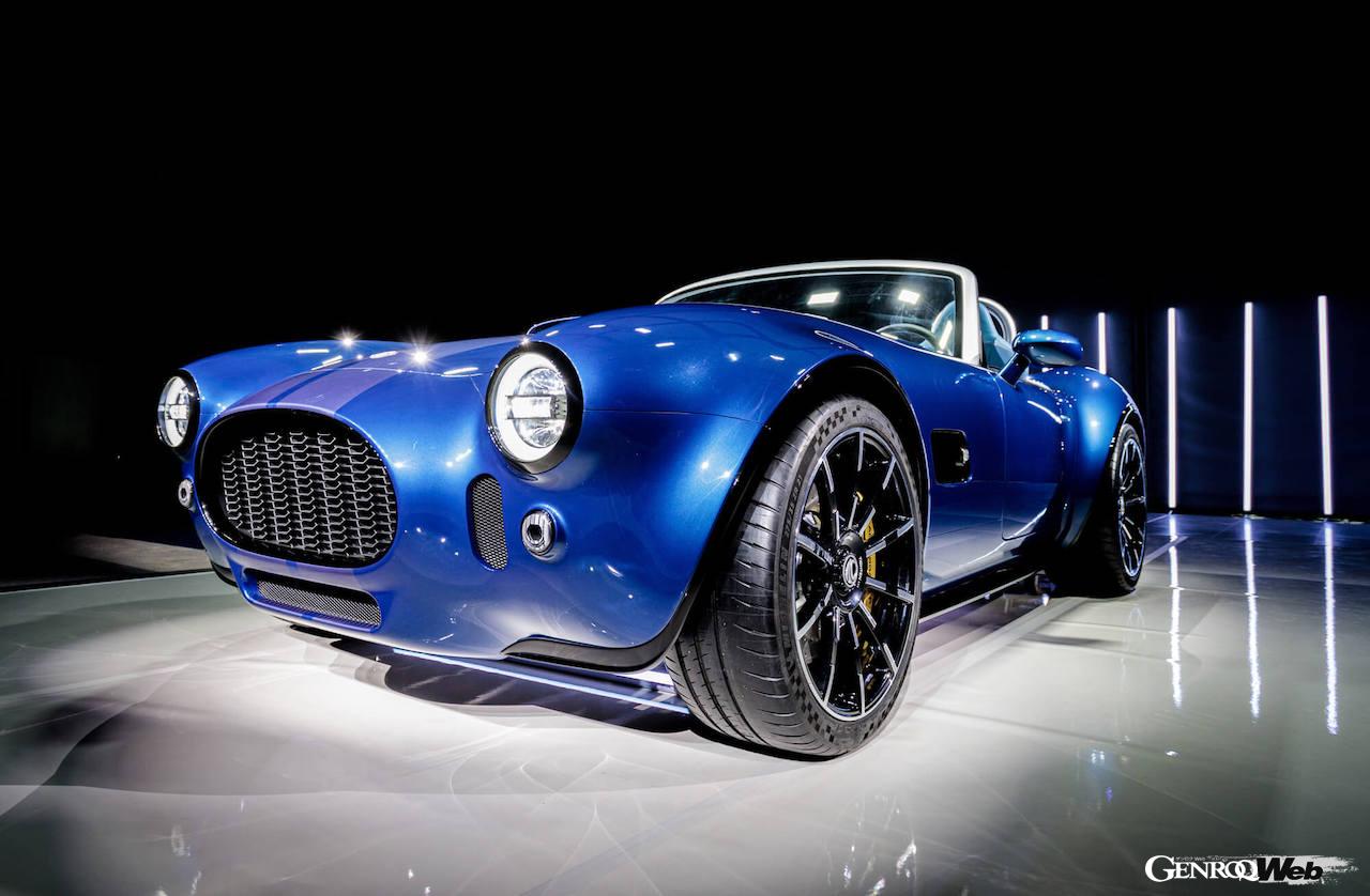 待望のニューモデル「AC コブラ GT ロードスター」のエクステリア。