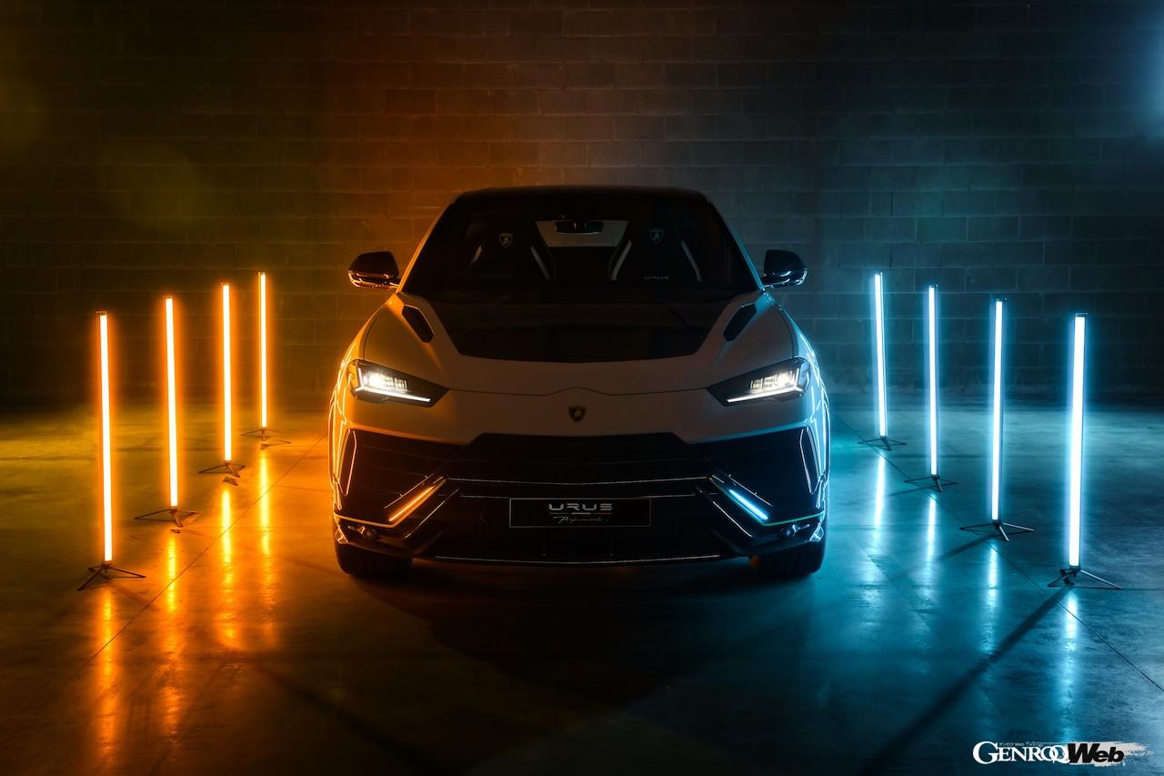 40台のみが製造された「エッセンツァ SCV12」のオーナーのみが購入できる「ウルス ペルフォマンテ」のスペシャルエディションが製造された。