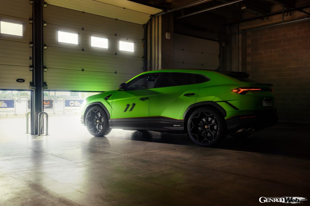 40台のみが製造された「エッセンツァ SCV12」のオーナーのみが購入できる「ウルス ペルフォマンテ」のスペシャルエディションが製造された。