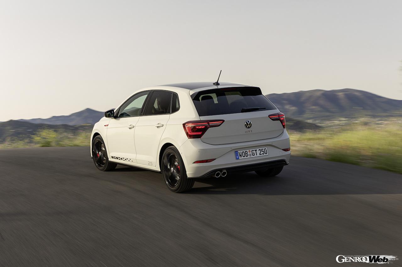 2500台限定「フォルクスワーゲン ポロ GTI エディション25」の走行シーン。