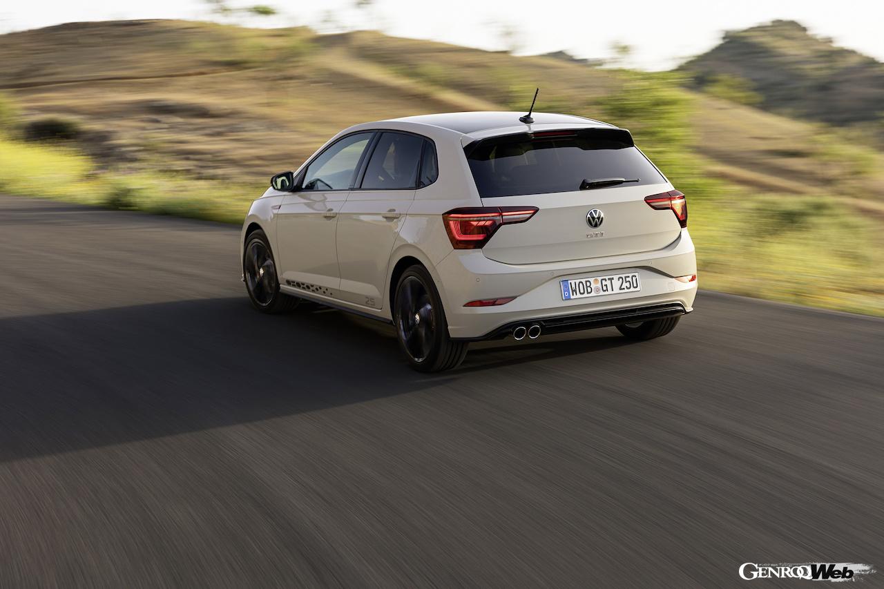 2500台限定「フォルクスワーゲン ポロ GTI エディション25」の走行シーン。
