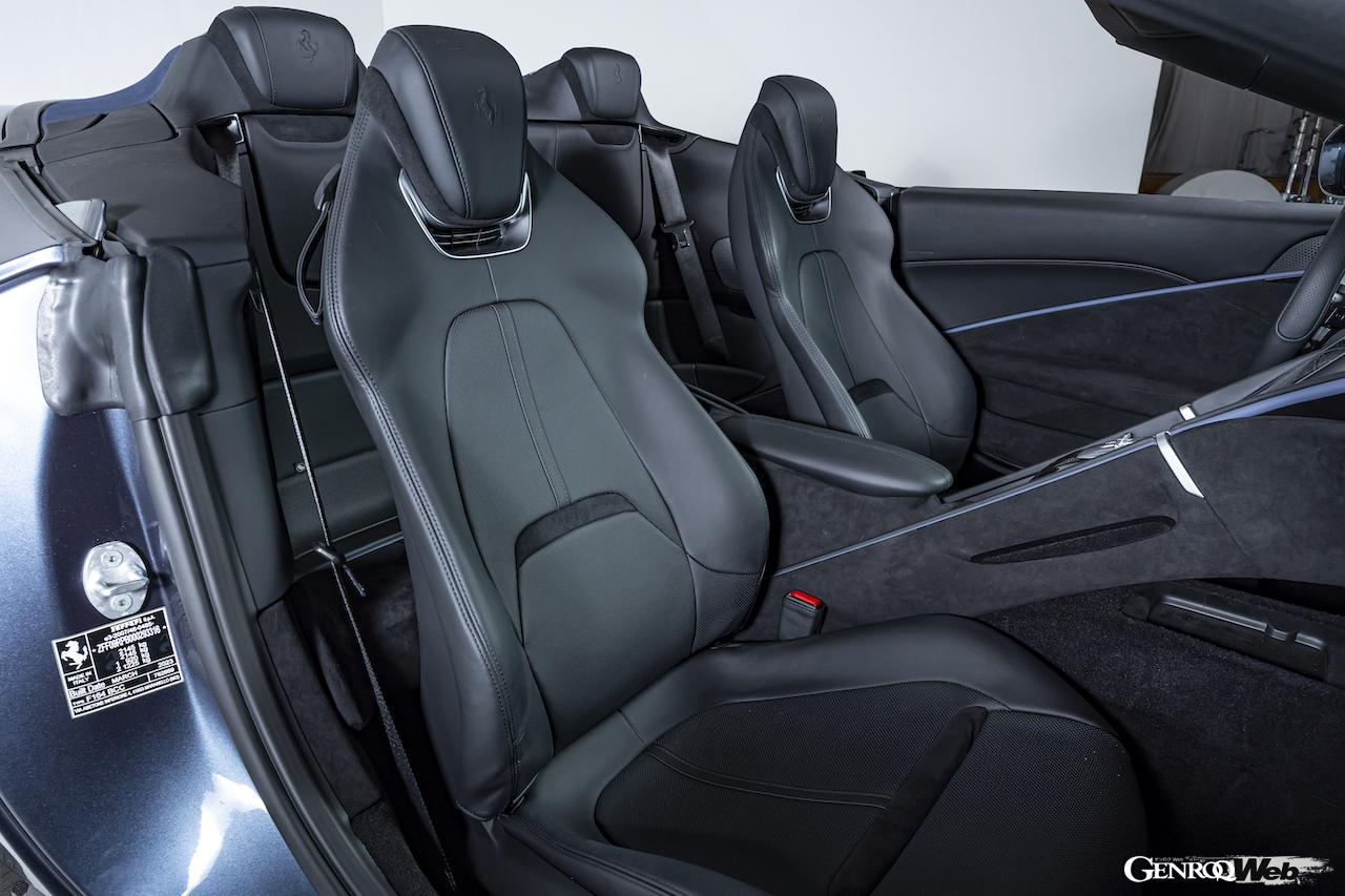 日本への導入が決まった「フェラーリ ローマ スパイダー」のコクピット。