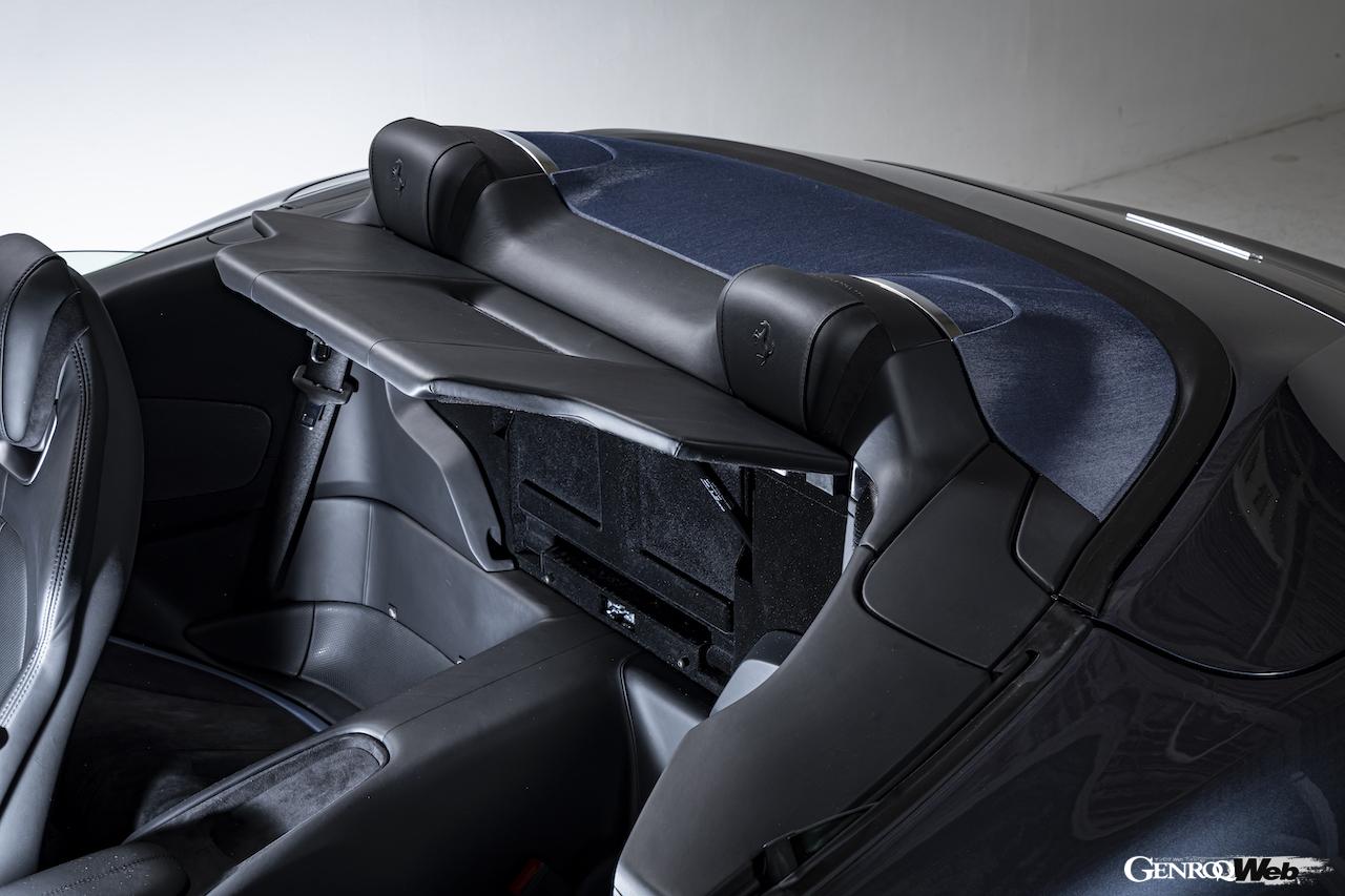 日本への導入が決まった「フェラーリ ローマ スパイダー」のウィンドリフレクター。