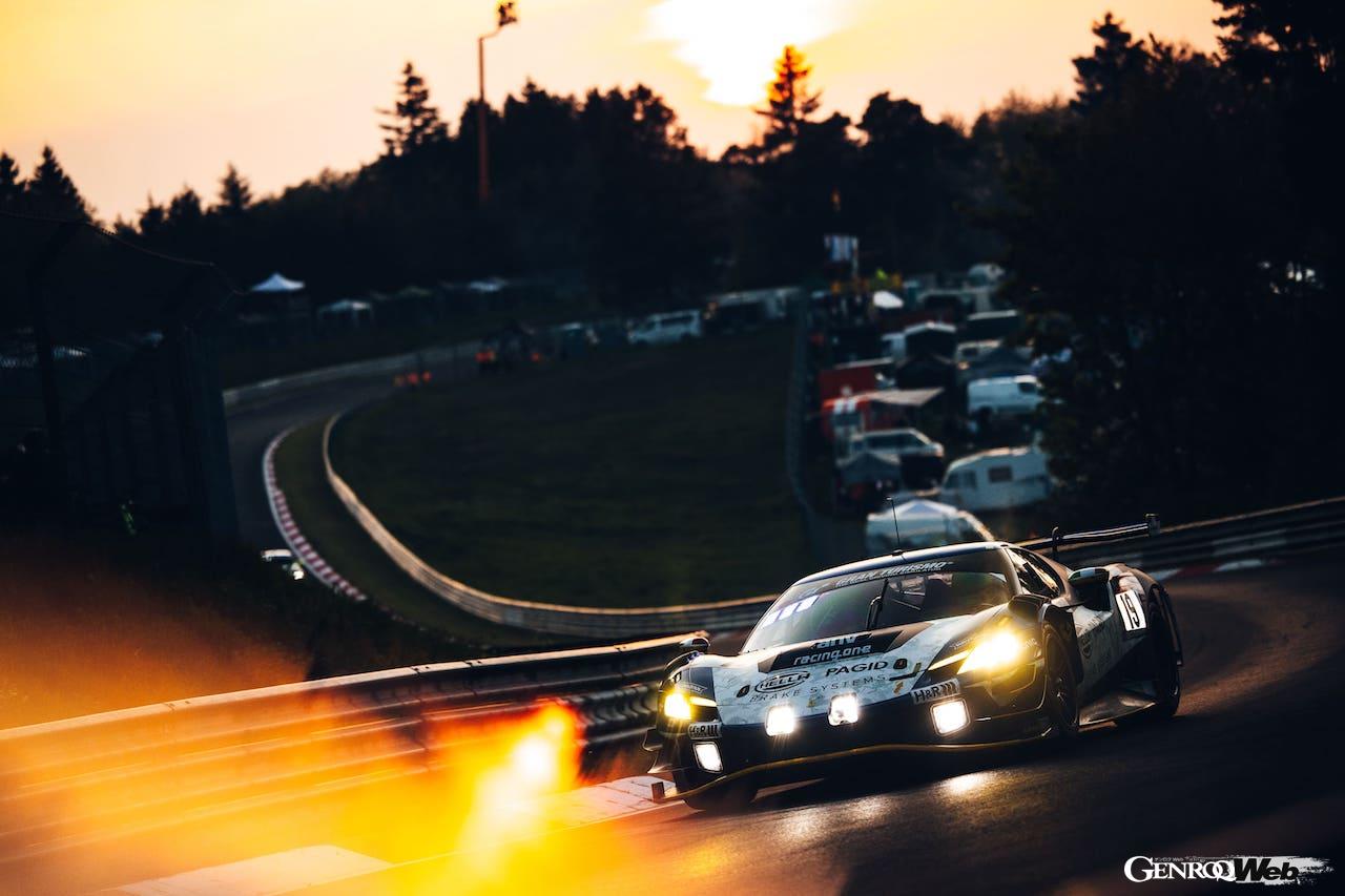 2023年シーズンから本格的に投入されたフェラーリの最新GT3マシン「296 GT3」は、初挑戦のニュル24時間で30号車が総合優勝しただけでなく、参戦した3台すべてが24時間を走り切った。