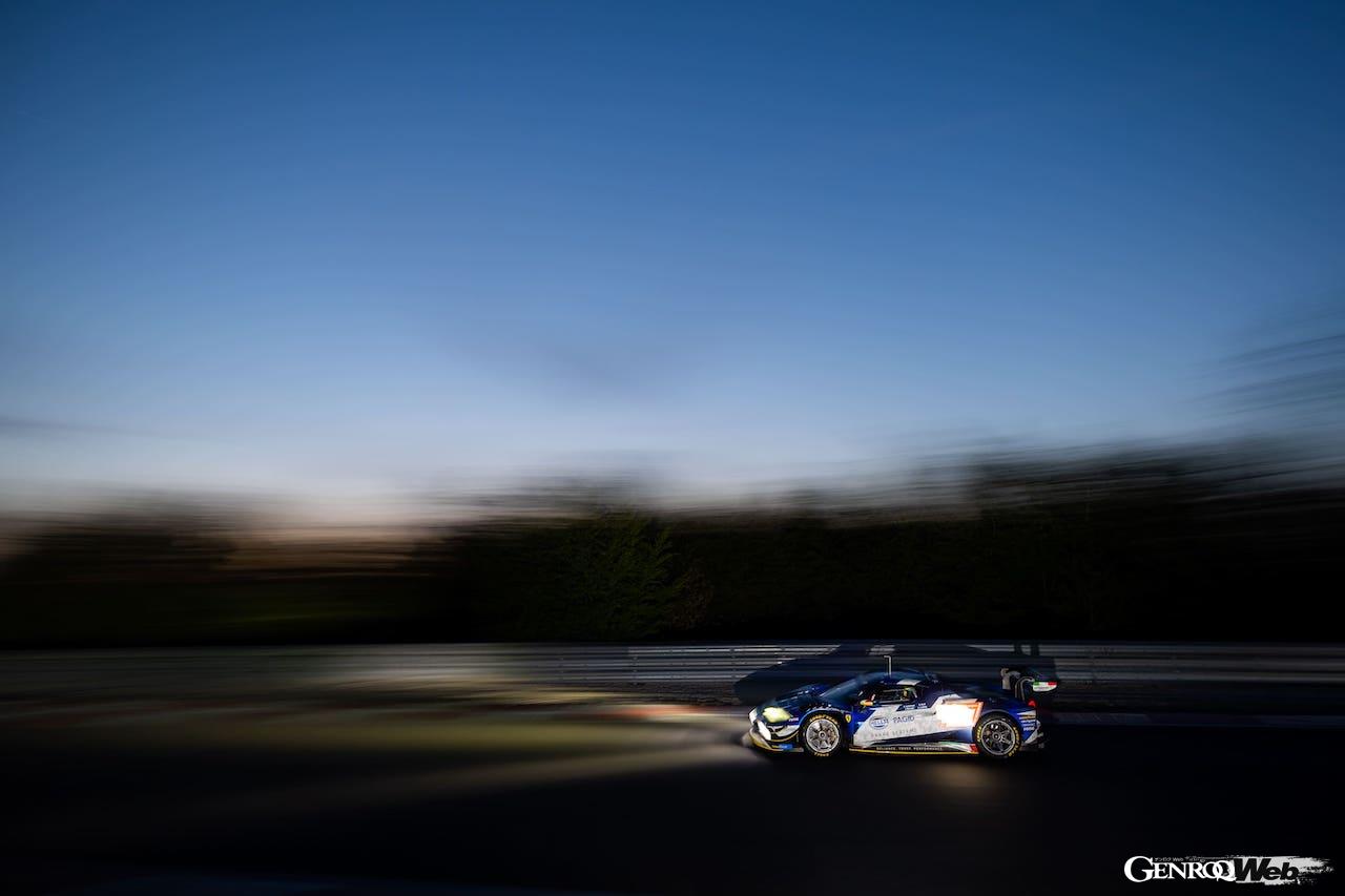 2023年シーズンから本格的に投入されたフェラーリの最新GT3マシン「296 GT3」は、初挑戦のニュル24時間で30号車が総合優勝しただけでなく、参戦した3台すべてが24時間を走り切った。