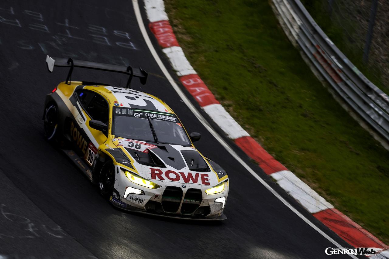 初めて24時間レースに投入されたBMW M4 GT3は、ローヴェ・レーシングの98号車が、フェラーリに26秒差の2位でフィニッシュしている。