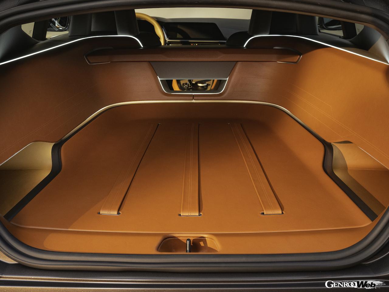 1台限りのワンオフモデルとして製作さえた「BMW コンセプト ツーリングクーペ」のラゲッジルーム。