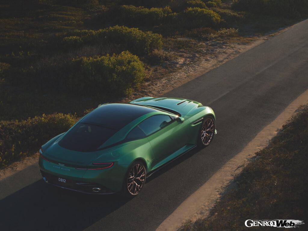 アストンマーティンによる次世代スポーツカー第1弾「DB12」のエクステリア。